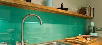 Ahora, una gran variedad de revestimientos se ponen a nuestro servicio para diseñar estos espacios con estilo: 6 Revestimientos Diferentes Para Cubrir Las Paredes De La Cocina Vidrio Panel
