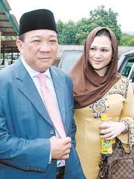Bung Mokhtar Sah Ceraikan Isteri Pertama Zizie Ezette Kini Bergelar Datin