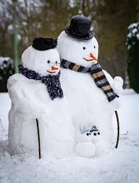 'tis of je er niet bent. Hoe Maak Je Een Sneeuwpop 70 Grappige Sneeuwpoppen Sneeuwpoppen Sneeuwpop Winterpret