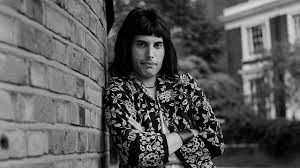 Freddie mercury and mary austin shared an unbreakable bond created in the early days they were together and he never forgot what she did for him. Freddie Mercury S Teeth And 10 Other Peculiar Facts You Might Not Know About The Queen Frontman Louder