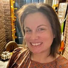 Kari Hyatt's Instagram, Twitter & Facebook