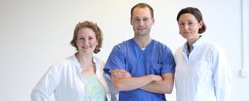 Im team sind die fachrichtungen und besonderen interessen für innere medizin, allgemeinmedizin, endokrinologie, diabetologie, andrologie, sportmedizin, rheumatologie, osteologie und kinderheilkunde vertreten. Assistenzarzt Arztin M W D Fur Innere Medizin