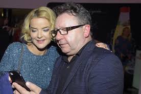 W tej trudnej batalii wspiera go żona monika, która nawet modliła się za niego na jasnej górze. Dramat Zbigniewa Zamachowskiego Zona Nie Pozwala Mu Spac Super Express Wiadomosci Polityka Sport