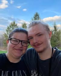 Hunter Cox (@midgetmanegghead) • Instagram photos and videos