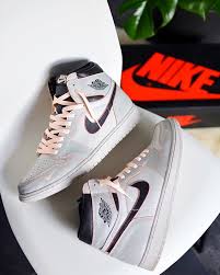 Air Jordan 1 Retro High Og Defiant Sb Nyc To Paris Cd6578 006 In 2020 Nike Fashion Shoes Sneakers Fashion Womens Fashion Sneakers