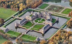 The 10 Most Beautiful Castles In Germany Schloss Nordkirchen Deutschland Burgen Burgen Und Schlosser