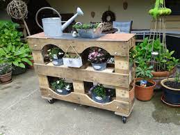 Wir haben ein mal wieder ein tolles tutorial aus paletten für euch: Unser Palettenregal Regal Aus Paletten Regal Palette