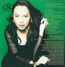 Ketikkan nama penyanyi dan judul lagu, berikan tanda kutip di judul lagu, misal: Farahdhiya Bertakhta Di Hati 2004