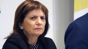 She was minister of security under president mauricio macri and is the chairwoman of republican proposal. Insolito Patricia Bullrich Aseguro Que Ocupa El Cargo Que Tenia Con De La Rua Poltica Argentina