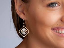 Bahamas Hibiscus Coin Earrings, Bahama 15 Cent Coin Hand Cut, 1" in  Diameter, ( # 18E )
