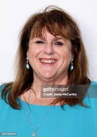 Elizabeth Berkowitz's Instagram, Twitter & Facebook