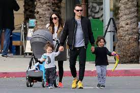 Картинки по запросу меган фокс дети Deti Megan Foks Foto Skolko Pochemu V Zhenskoj Odezhde Muzh