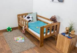 Das bett ist gut erhalten mit leichten gebrauchspuren. Kinderbett Mit Absturzsicherung Kiefer Vollholz Massiv Eichefarben A17 Inkl Lattenrost Abmessung 70 X 160 Cm Diy Kinderbett Kleinkinderbett Kinder Bett