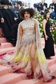Asi Hizo Dior El Vestido De Priyanka Chopra Para La Met Gala Grazia Mexico Y Latinoamerica Fashion Nice Dresses Met Gala