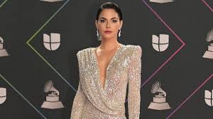 Livia Brito deslumbra con minivestido azul que resalta su silueta - UnoTV