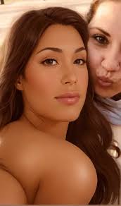 madison beer making out - SeaArt Al - 免费AI艺术生成器