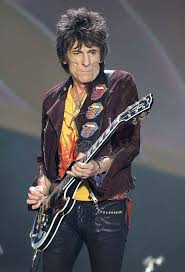 Ronnie Wood Introduced To His New Grandson Otis At Rolling Stones Gig In Rome Rolling Stones Ronnie Wood Like A Rolling Stone