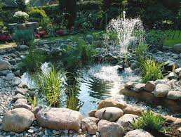 Dass fließendes wasser in unseren räumlichkeiten zu einem entspannten ambiente beiträgt, ist keine neuheit. Wasserspiele Im Garten Ideen Trends Modelle Mein Schoner Garten