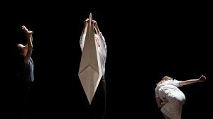 La piste de danse comme un miroir de la société, un lieu de compétition sexuelle, d'exutoire : Ils N Ont Rien Vu Annule Le Zef