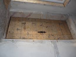 Porte A Clous Realisee Avec Du Bois Ancien Et Des Clous Forges La Porte D Origine Avait Disparu Nous L Avons Ref Portes Anciennes Bois Ancien Objets Vintage