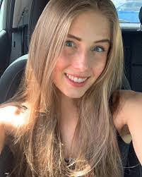 Kendra Johns's Instagram, Twitter & Facebook