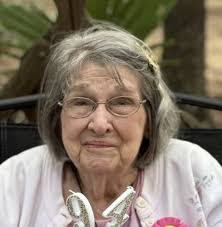 Beth Fiske's Instagram, Twitter & Facebook