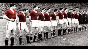 Manchester united players pay tribute to the munich air disaster victims with a service. Manchester United Munich Air Disaster Youtube