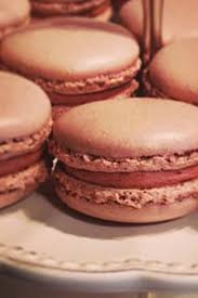 Recette Des Macarons Au Chocolat Au Lait Avec Ganache Montee Pour Des Macarons Fondants Des Astuces Recette Macaron Macaron Chocolat Recette Ganache Chocolat