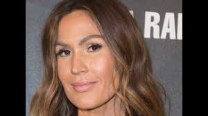 Christophe castaner avait condamné les propos véhéments de la chanteuse camélia jordana contre les policiers, prononcés, en mai, dans l'émission de télé de laurent ruquier. Camelia Jordana Vitaa Et Amel Bent Le Trio Dezingue Par Marine Le Pen Elle Repond A Leur Reprise Du Tube De Diam S