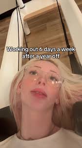 Lily (@itslilymorgan)