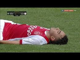 Ya en 1900 el werder bremen estaba representado en leipzig por la asociación federación alemana de fútbol (conocida en alemán como deutscher fußball bund). Abdelhak Nouri Has Collapsed To Ground Werder Bremen Vs Ajax 2 1 Youtube