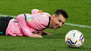 El 25 de noviembre del 2017, lionel messi se sentó junto con el por entonces presidente josep maría bartomeu y formalizó la extensión de su contrato con el barcelona hasta el 30 de junio del. Fc Barcelona El Ultimo Contrato De Messi Asciende A Mas De 500 Millones As Com