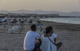 En españa, el día de san juan tiene un fuerte arraigo en toda la península, pero sobre todo en la comunidad valenciana ya que también coincide con un acontecimiento histórico vinculado a las cosechas de la zona. Valencia Vallara Playas Y Vigilara Que No Se Celebre San Juan Con 400 Agentes Radio Valencia Actualidad Cadena Ser