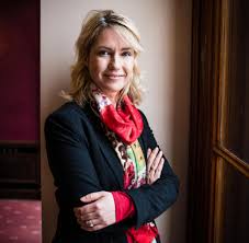 Familienministerin manuela schwesig erwartet den nachzug von einer großen zahl an familienangehörigen der bisher in deutschland eingetroffenen flüchtlinge. Manuela Schwesig Ich Schlafe Im Ministerium Da Fuhle Ich Mich Wohl Welt