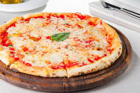 Tutti i consigli per fare una pizza a lunga lievitazione con poco lievito che non gonfia, super digeribile. Pizza Margherita Fatta In Casa Ecco Come Prepararla Ricetta Pizza Senza Lievito Ricette Idee Alimentari