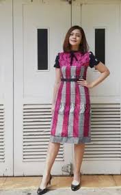 Seperti menggunakan kain tenun khas nusa tenggara atau jepara. 900 Ide Batik Dan Tenun Ikat Di 2021 Batik Tenun Ikat Model Pakaian