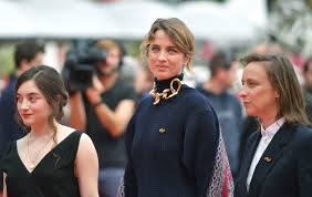 Le festival de cannes a attribué ses récompenses et sa palme d'or, découvrez en images le palmarès complet de cette 71e édition. Festival De Cannes Adele Haenel Ritratto De La Jeune Fille En Feu Cannes Film Festival Cannes Actors Actresses