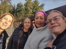 Heather Hulett's Instagram, Twitter & Facebook