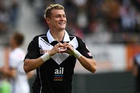 Ezgjan alioski (born 12 february 1992) is a macedonian footballers who plays as a left back for british club leeds united. Luganos Ezgjan Alioski Die Entdeckung Der Saison Nzz