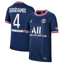 Retrouvez tous les maillots du psg officiels, les tenues portées par les le psg est désormais considéré comme un géant dans l'univers des équipes de foot en nombre de maillots vendus, avec. Paris Saint Germain Kits Maillot Maillot Domicile Et Exterieur Store Psg Fr