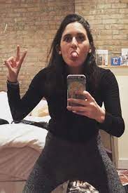 Mirror selfies don't have to scream look at me. I Followed Kendall Jenner S Tips For Taking The Perfect Mirror Pic