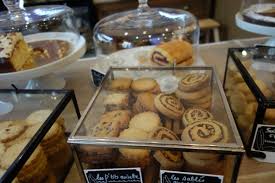 Mercredi Biscuiterie Le Salon De The Boutique Qui Vous Plonge En Enfance Biscuiterie Alimentation Salon De The