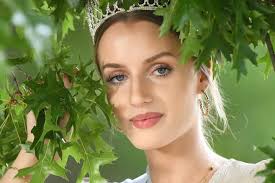 Justine Joubert's Instagram, Twitter & Facebook