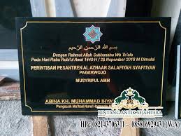 Badi memancing ikan di sungai bersama ayahnya dan keduanya. Sentral Prasasti Marmer Prasasti Peresmian Gedung