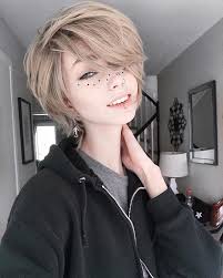 I got a pixie cut solely because it looked so cute on my favorite female characters. Cute Short Hair Blonde Platinado Girl Garota Cabelo Curto Anime Enfim