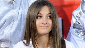 شبكة بيان لماذا كان مايكل جاكسون يغطي وجه ابنته عن كاميرات الصحفيين