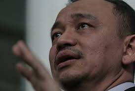 Maszlee malik adalah ahli parlimen simpang renggam. Akuan Bersumpah Dakwa Maszlee Sokong Anwar Tular Astro Awani