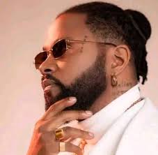 Grâce à Ferre Gola Le Padre tu...