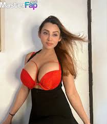 Witness Karrishma Kar's commanding presence in this bold OnlyFans pic - a true temptation