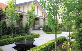 Read the latest front garden design ideas, tips and styling trends from australia's favourite homemaker magazine. This Week Houzz Australia Has An Article On Frontyard Makeovers That Discusses Different Styles Such As Minimali Front Garden Design Front Garden Garden Design